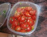 Foto del paso 2 de la receta: Tomates cherry al ajillo con fuet, jamón serrano y encurtidos