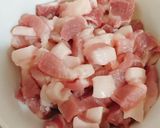 Hình bước làm 2 của món Thịt kho mắm ruốc sả ớt