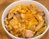 A picture of step 6 of Oyako-don: Japanese style chicken and egg bowl.