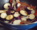 Foto del paso 2 de la receta: Wok de pollo con judías amarillas y pimiento rojo al garam masala