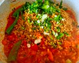 صورة لخطوة 3 من وصفة برغل بالبندورة والخضار والحبق🍅🌶🫑🌱🌱
