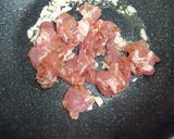 รูปขั้นตอนการทำที่ 2 ของ เส้นเล็กผัดซีอิ๊วหมูแขนงคะน้า