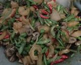 Foto langkah ke 4 dari resep Oseng Buncis kikil jantung ayam cabe ijo.
