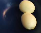 Foto del paso 4 de la receta: Patatas con cebolla al horno y huevos (casi) hervidos