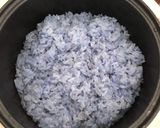 Hình bước làm 2 của món Xôi đậu biếc chả lụa bằng nồi cơm điện