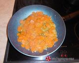 Φωτογραφία βήματος 3 της συνταγής “Carrot Pizza”, με gouda και κόκκινο κρεμμύδι