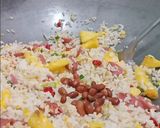 Foto langkah ke 5 dari resep Nasi Goreng Nanas.