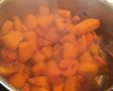 Foto del paso 3 de la receta: Pollo en salsa de calabaza y dátiles