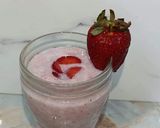 A picture of step 4 of Strawberry Lassi.