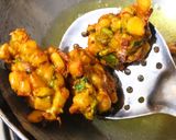 A picture of step 3 of Corn Palak Pakoda.