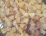 Foto del paso 3 de la receta: Manzana caramelizada con canela y panela