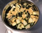 Une image de l'étape 3 de Saucisses de Toulouse grillées courgette épicée et herbes aromatiques.