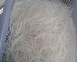 Foto langkah ke 1 dari resep (542) Bihun Goreng Bakso Sosis.