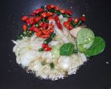 Foto langkah ke 3 dari resep Daging rempah kuah kuning.