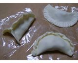 Foto del paso 6 de la receta: Empanadillas con verdeo, jamón, queso y huevo batido