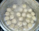 Foto langkah ke 2 dari resep Cilok Kuah Telur Pedas.