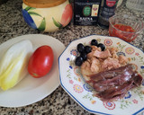 Foto del paso 1 de la receta: Ensalada de endibias con pimientos confitados