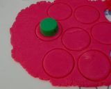 Foto langkah ke 5 dari resep Button Cookies alias Kukis Kancing.