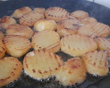 Foto del paso 2 de la receta: Papas salteadas al limón