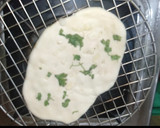 கார்லிக் பட்டர் நான் ரெசிபி ஸ்டேப் 2 புகைப்படம்