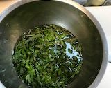 A picture of step 3 of Salmon Sushi with Fresh Basil.
