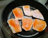 Foto langkah ke 2 dari resep Salmon shimeji tumis shoyu butter.