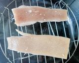 รูปขั้นตอนการทำที่ 3 ของ หนังหมูทอดกรอบ