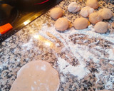 Foto del paso 4 de la receta: Obleas de pan de tomate con puré de sardinas y surimi