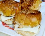 A picture of step 6 of Chicken shami cheez burgur.