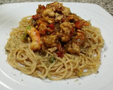 Foto del paso 5 de la receta: Pasta con atún y langostinos Thai