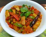 A picture of step 3 of Gajar Mooli Matar Sabzi.