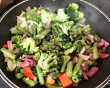 Foto del paso 5 de la receta: Menestra de verduras con patatas fritas y queso