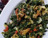 Foto langkah ke 3 dari resep Tumis daun pepaya ayam suir.