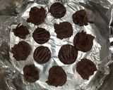A picture of step 2 of Chocolate pipped biscuit.
