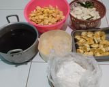 Foto langkah ke 1 dari resep Kolak pisang, singkong,ubi, kolang Kaling.