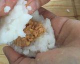 Foto del paso 2 de la receta: Onigiri de atún express 🍙 (fácil y rápido)