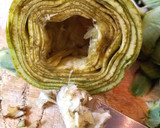 Foto del paso 3 de la receta: Alcachofas confitadas rellenas de setas, pasas y piñones
