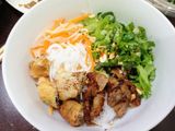 Bún thịt nướng chả giò