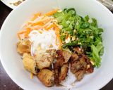 Hình bước làm 5 của món Bún thịt nướng chả giò