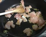 Une image de l'étape 3 de Tagliatelles au poulet tomates et sauce roquefort.