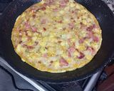 Foto del paso 7 de la receta: Tortilla de papas con longaniza y ajíes rojos