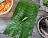 Foto langkah ke 4 dari resep Pepes Ikan Otek Mangga Muda.