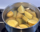 Foto del paso 3 de la receta: Patatas al ajillo colorado