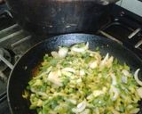 Foto del paso 3 de la receta: Manitas de cerdo en salsa en olla de barro
