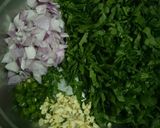 A picture of step 1 of Spinach Corn Bharta.