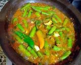 Foto del paso 5 de la receta: Tajine de boquerones con pencas de coliflor y habas tiernas