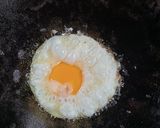 Foto langkah ke 1 dari resep Opor Telur Ceplok (versi simple).