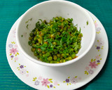 A picture of step 2 of Matar masala.