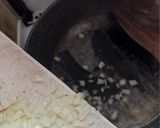 Foto langkah ke 2 dari resep Minced Beef Mushroom Saute.