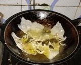 Foto langkah ke 2 dari resep Peyek ikan asin dan kacang tanah.